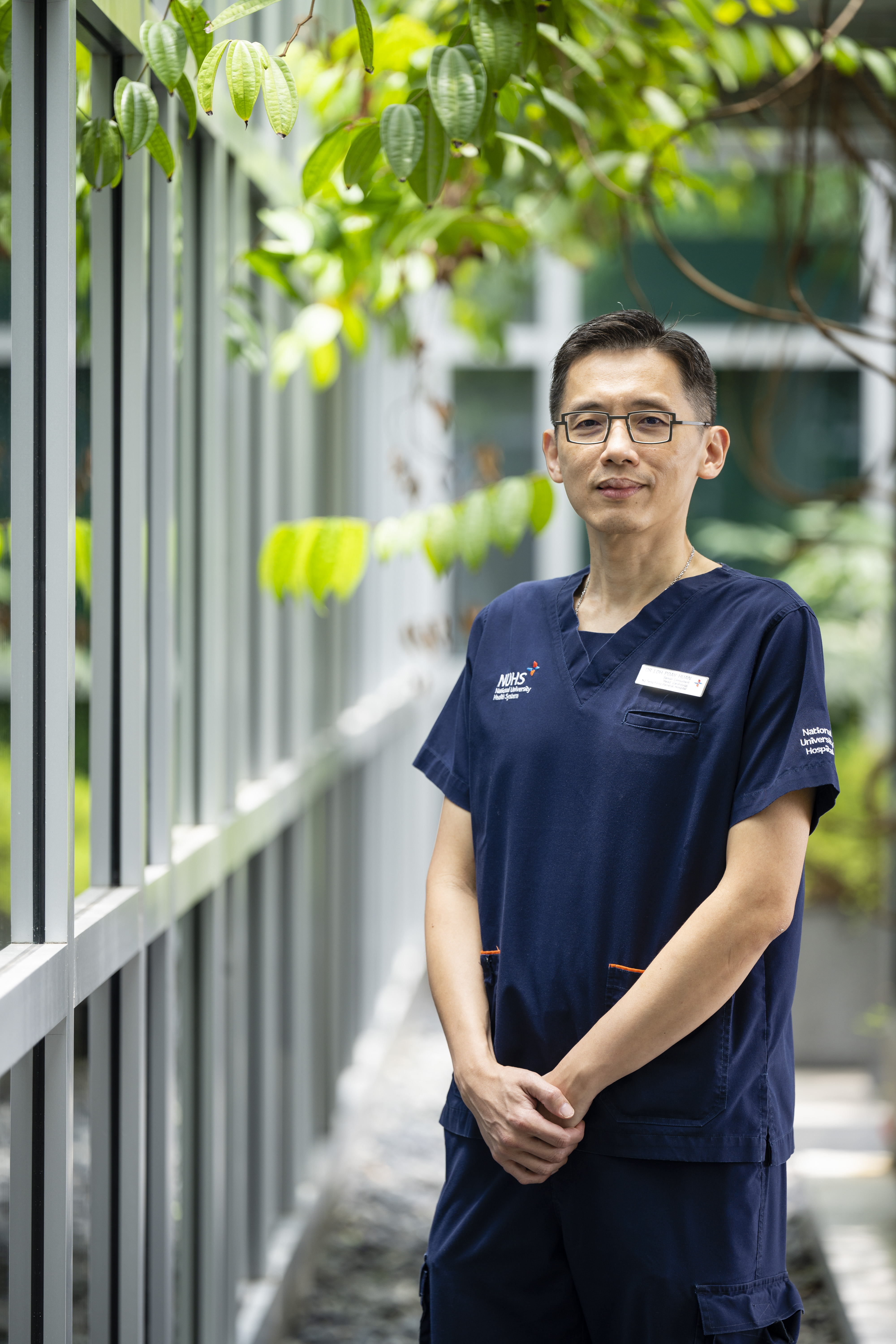 Portrait image of Dr Loh Poay Huan